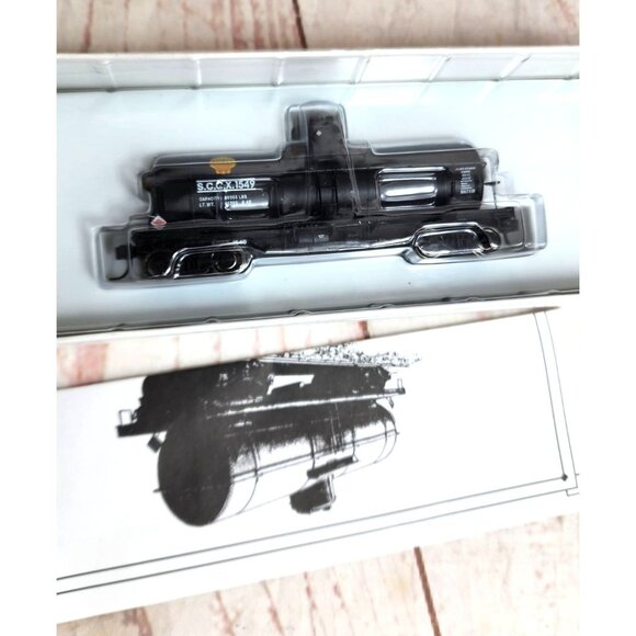 Proto 2000 Series 8,000 Gallon Type 21 Riveted Tank Car HO Scale Model Train - Picture 10 of 14